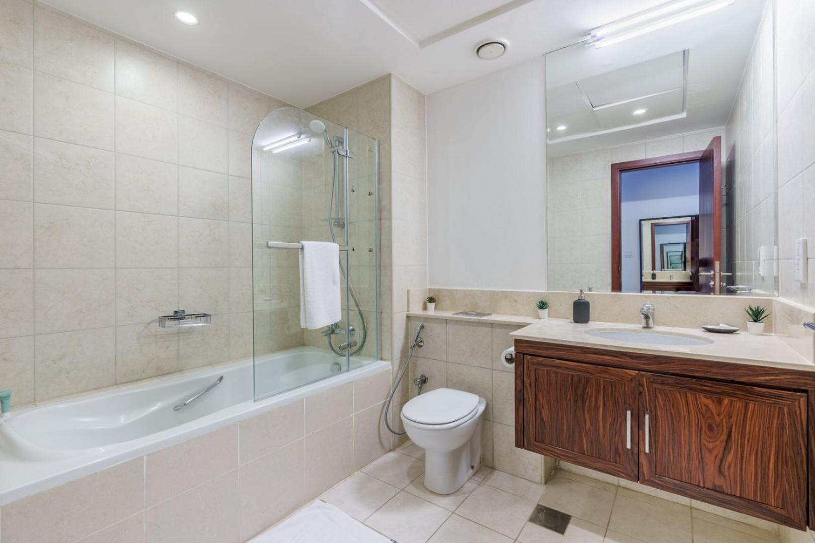 Guestready - Modern White With Fountain View Apartment
