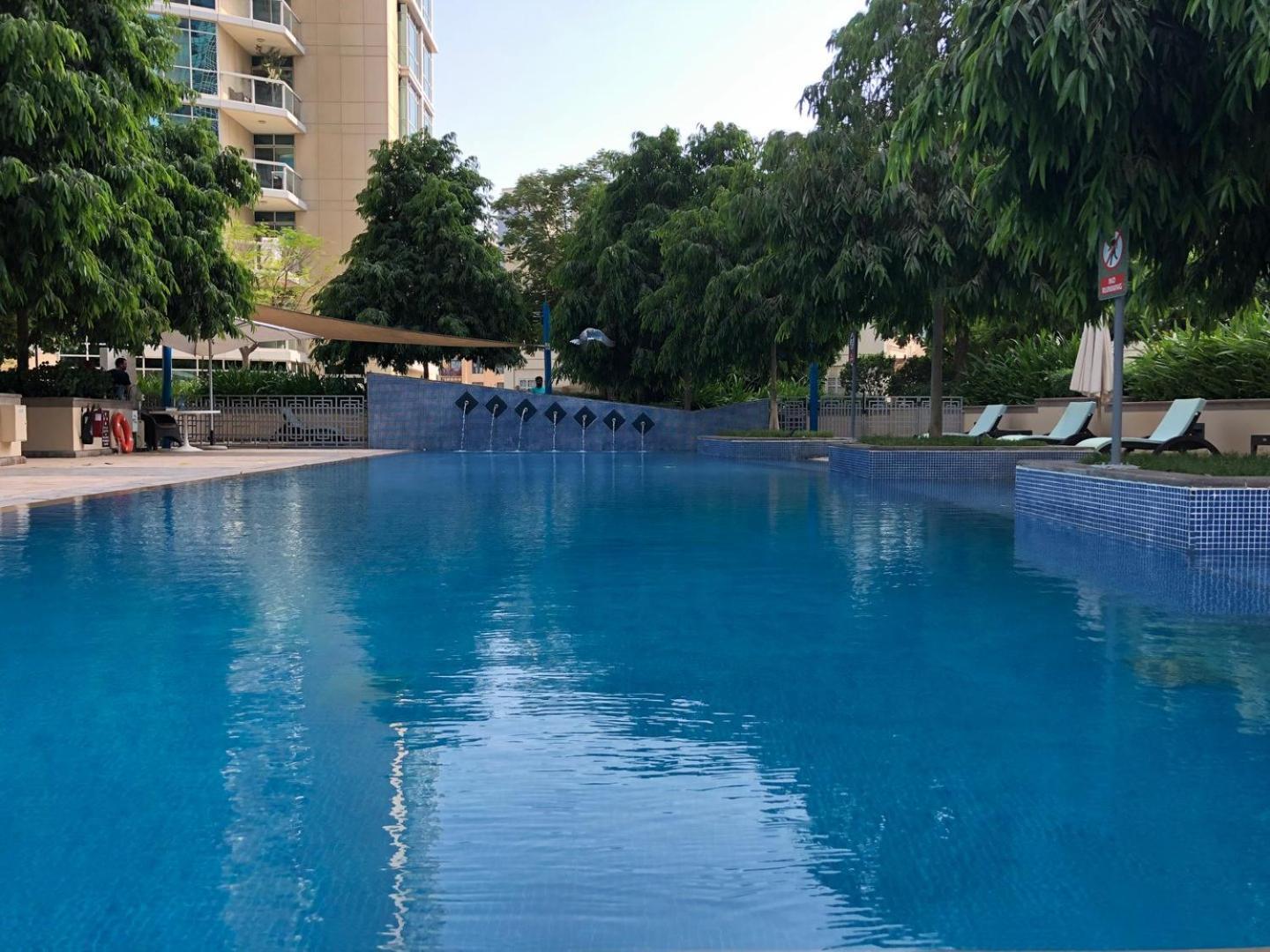 Guestready - Modern White With Fountain View * Dubai