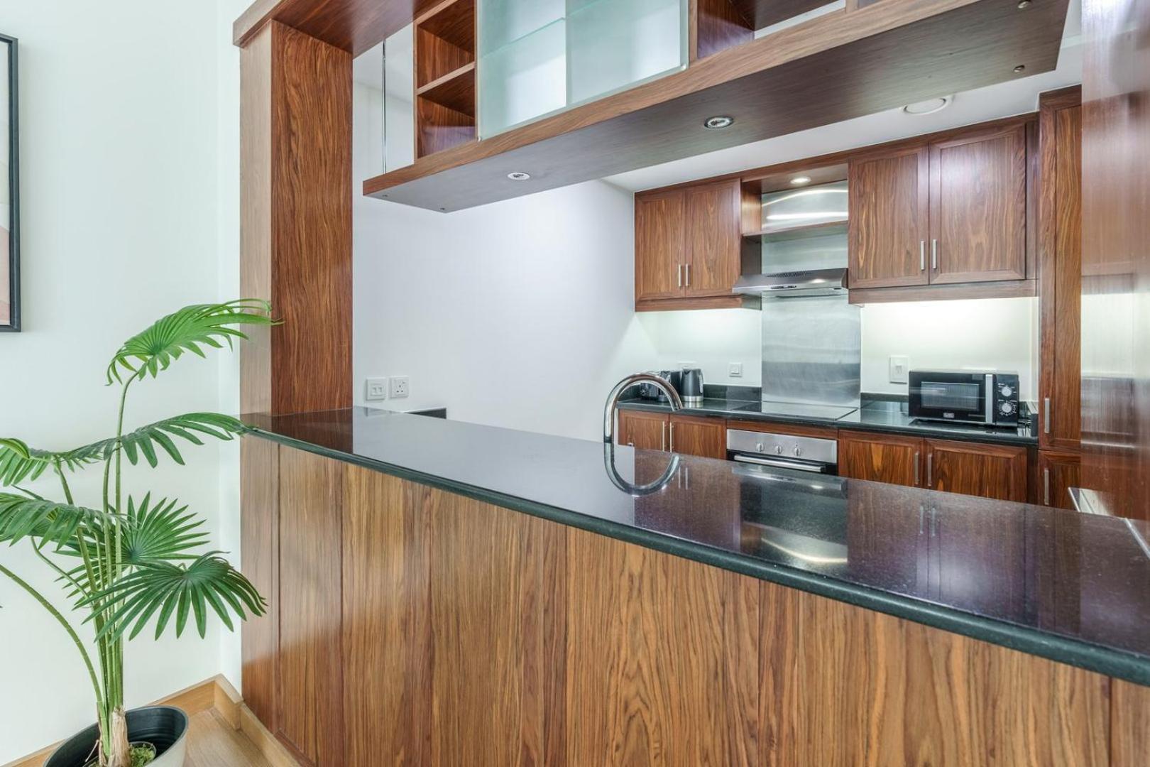 Guestready - Modern White With Fountain View Apartment Dubai