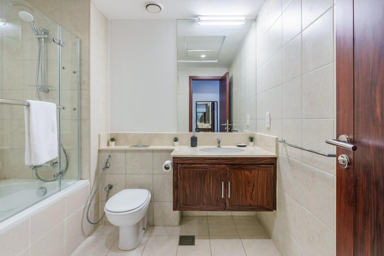 Guestready - Modern White With Fountain View * Dubai