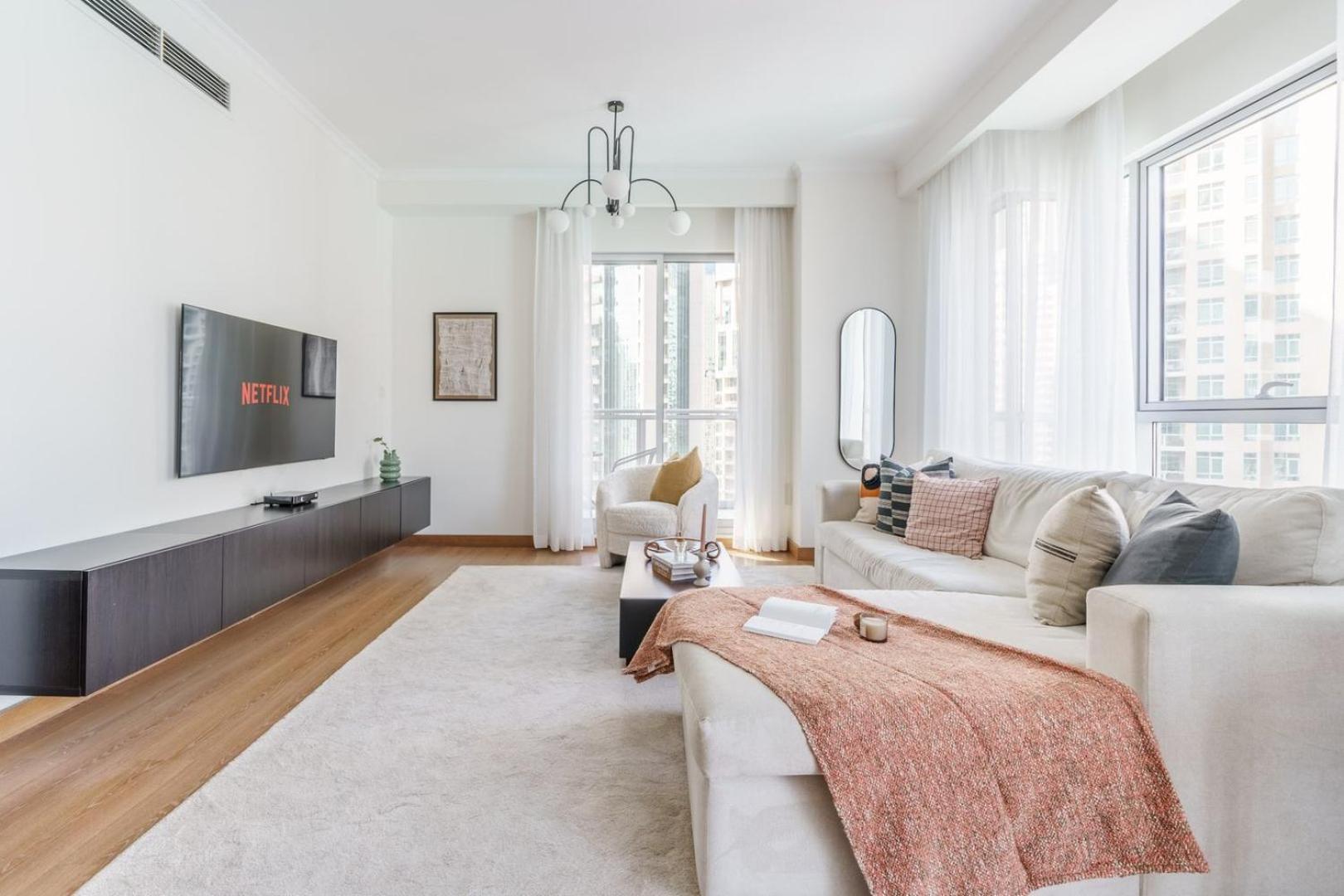 Guestready - Modern White With Fountain View Apartment Dubai