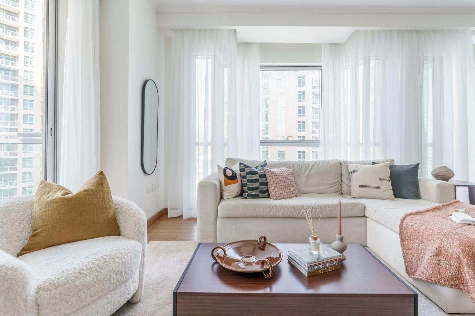 Guestready - Modern White With Fountain View Apartment