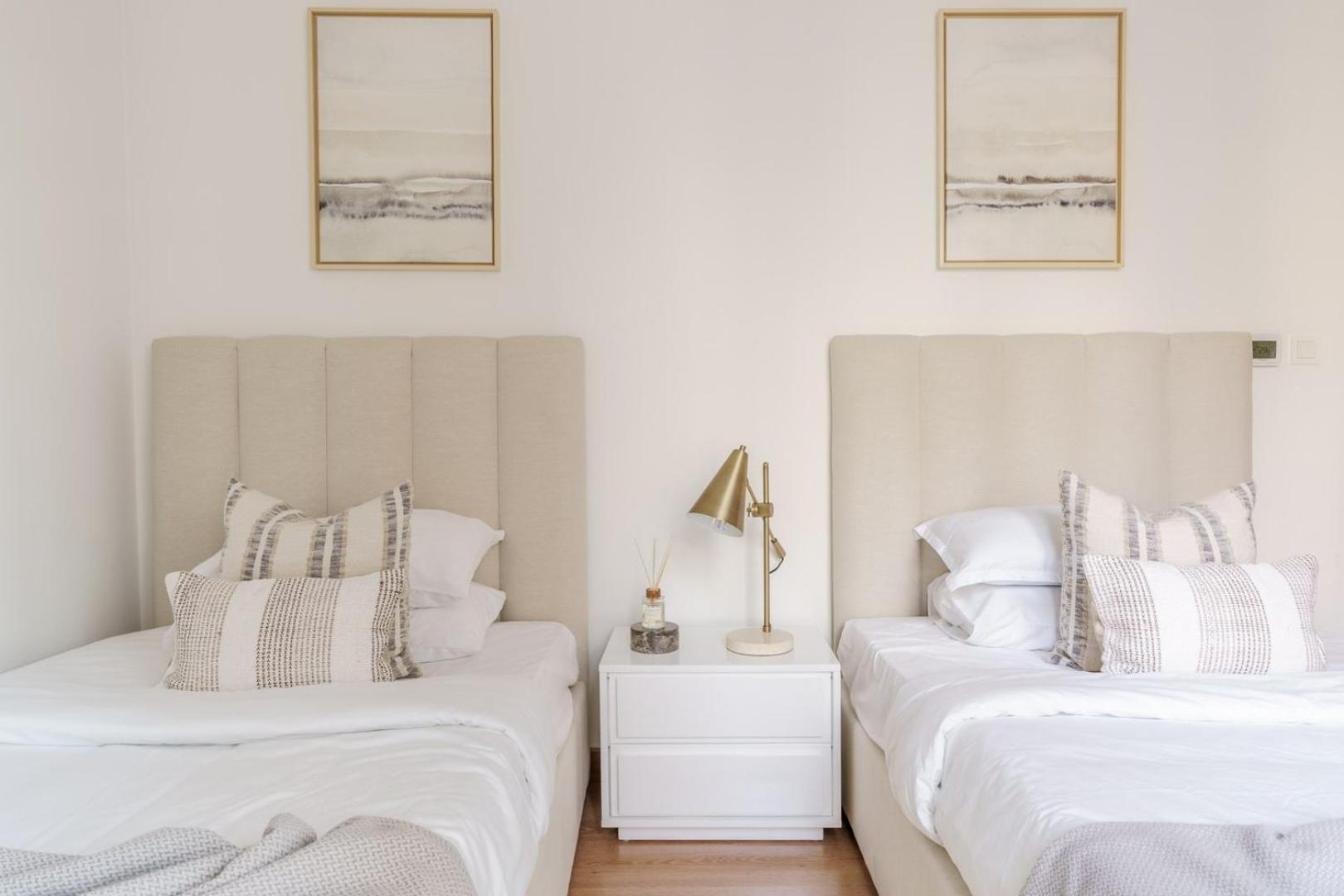 Guestready - Modern White With Fountain View Apartment *
