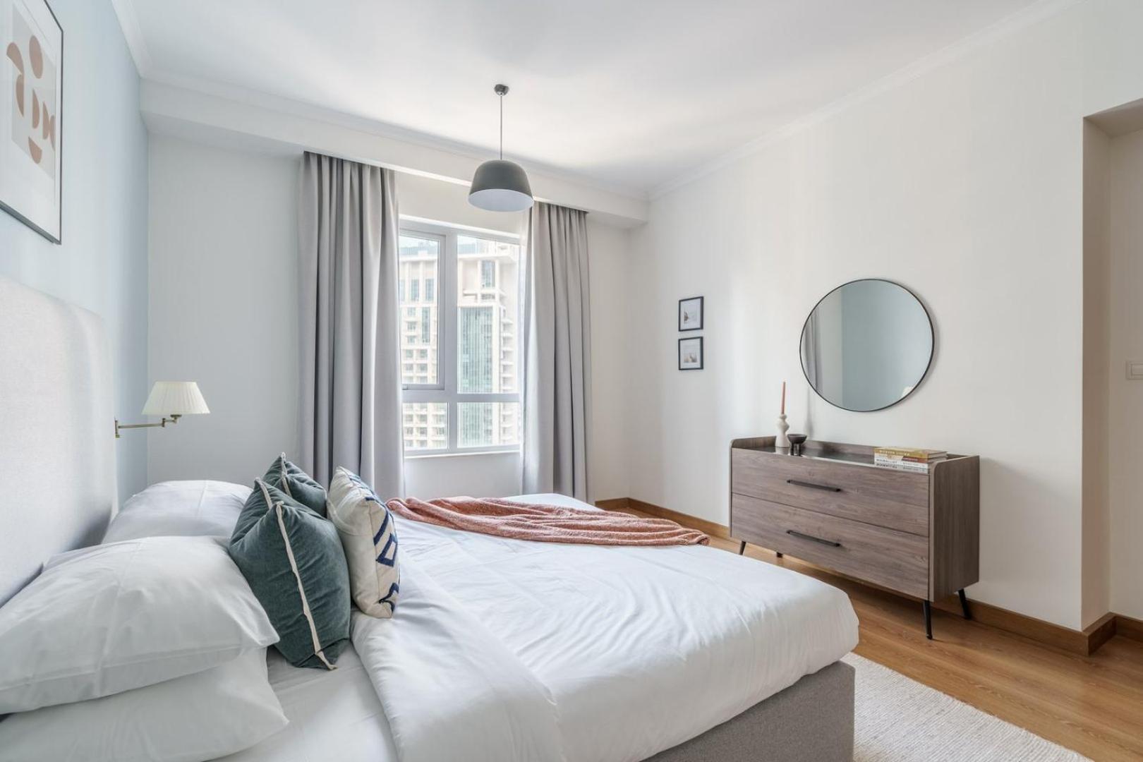 Guestready - Modern White With Fountain View Apartment Dubai
