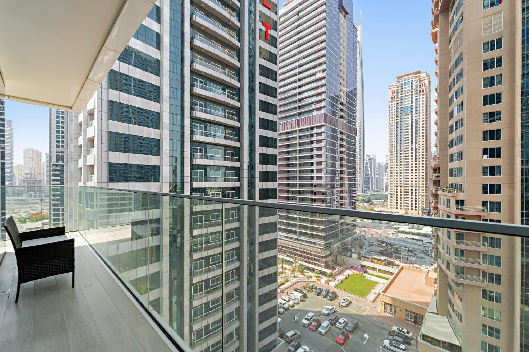 Big 1bd In Jlt - Pool, Game Zone