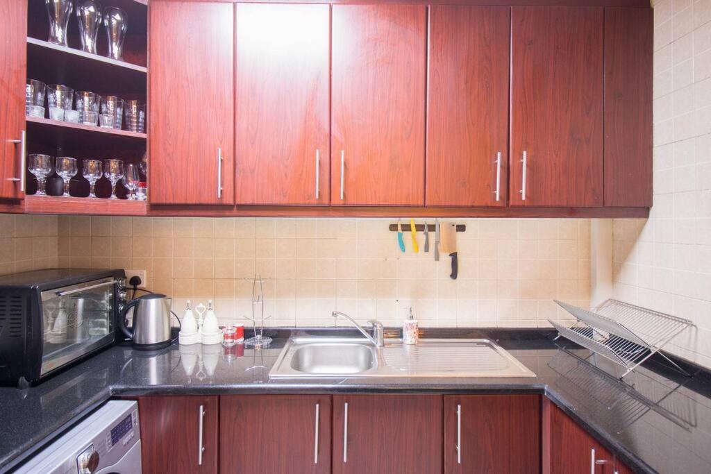 Spacious 1br 5 Mins From Marina Apartment Dubai