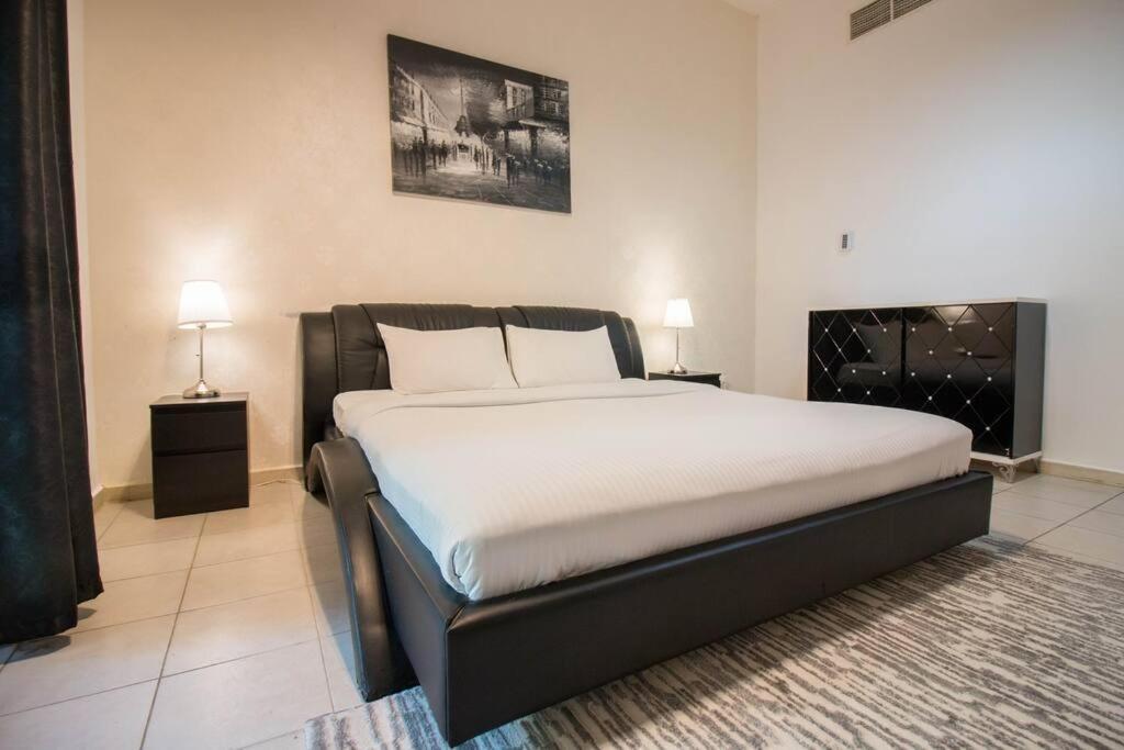 Spacious 1br 5 Mins From Marina * Dubai