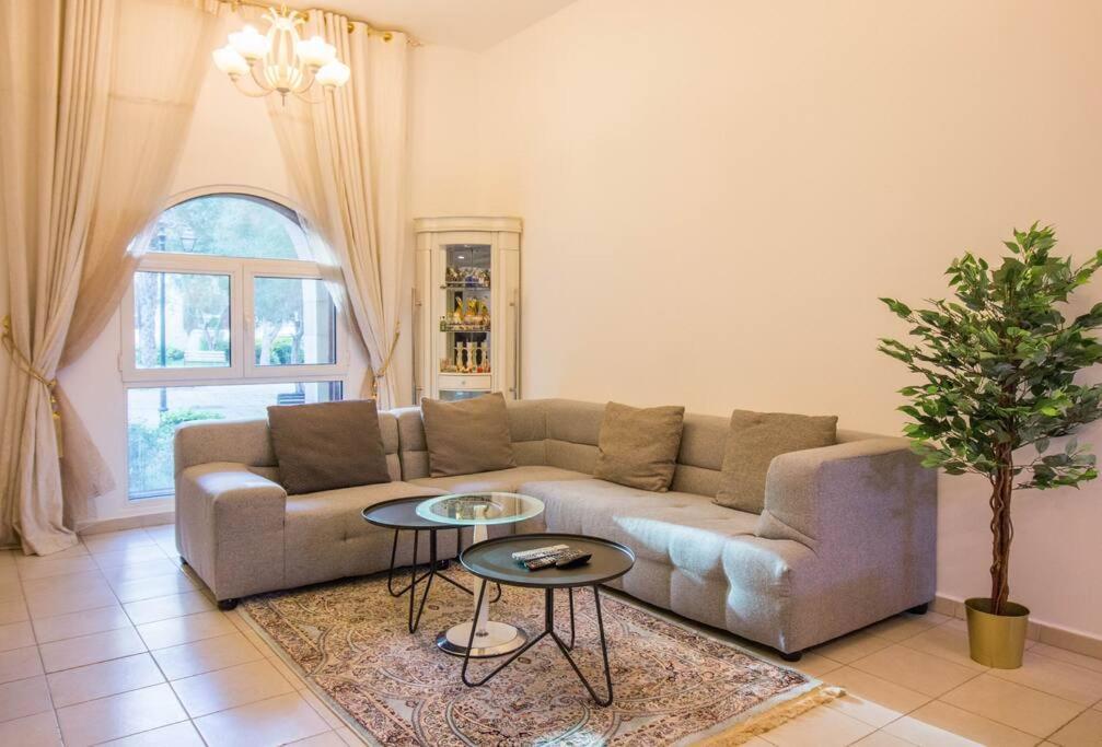 Apartment Spacious 1br 5 Mins From Marina Dubai