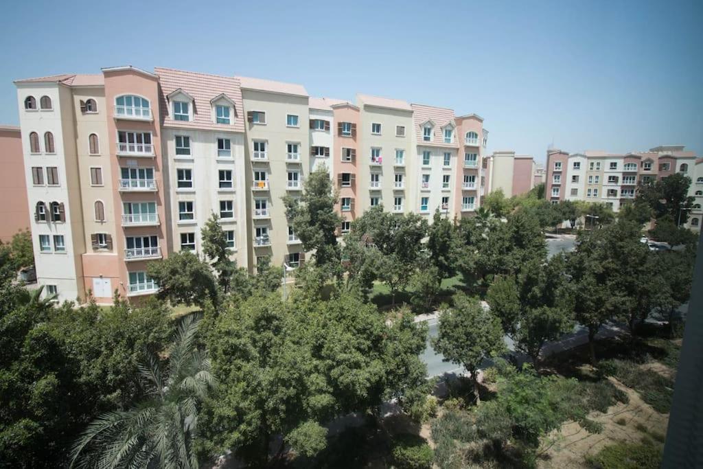 Spacious 1br 5 Mins From Marina Apartment Dubai