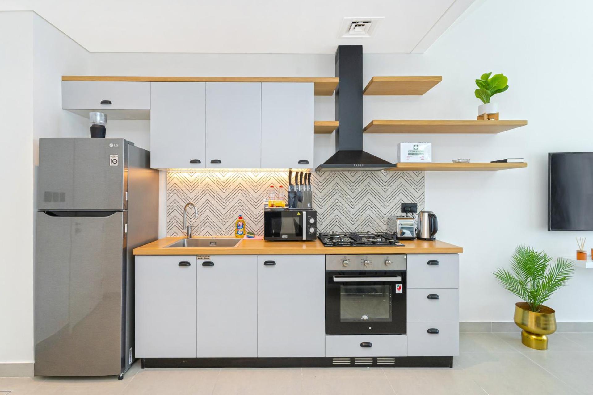 Apartment Chic I Great Amenities I Modern Living