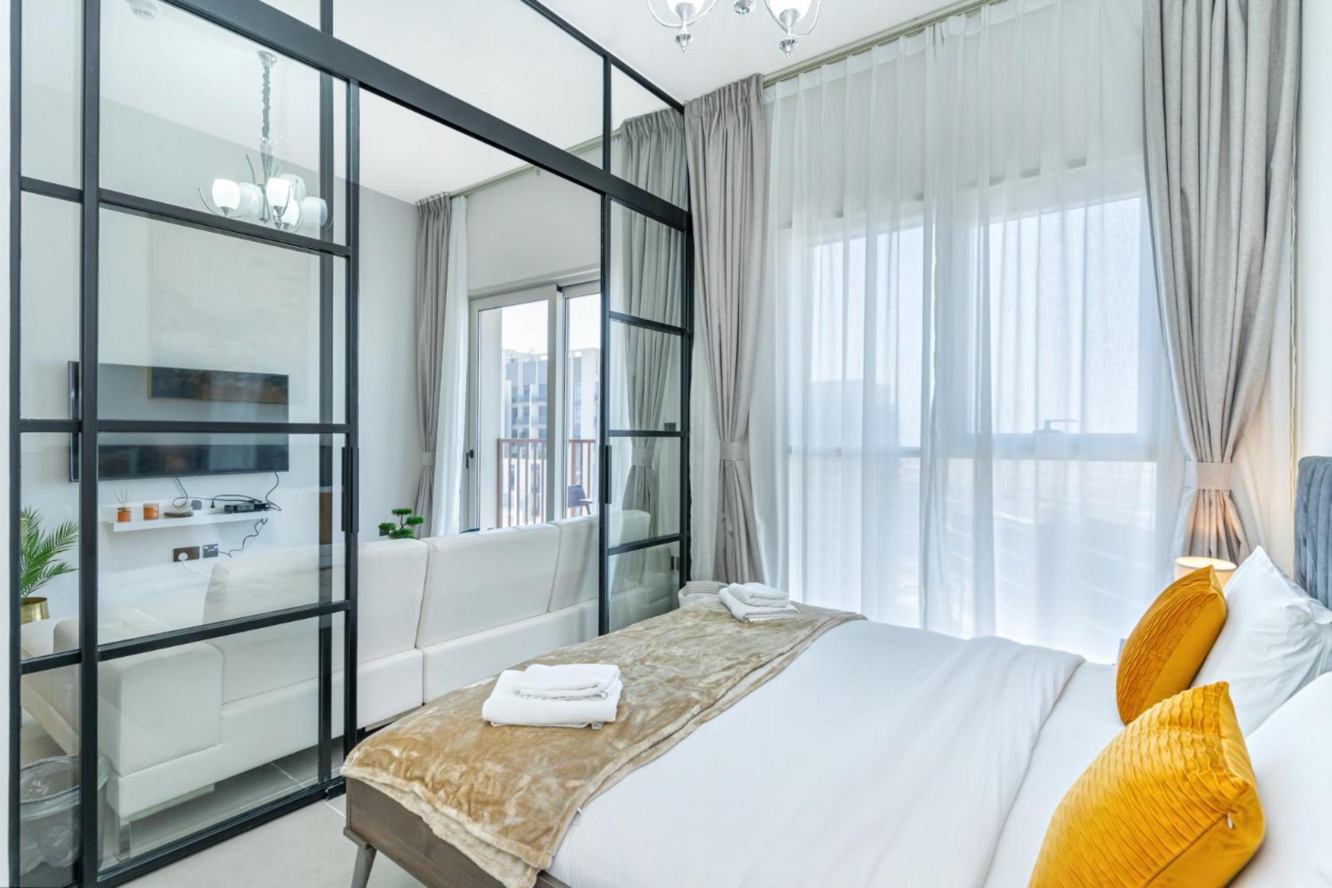 Apartment Chic I Great Amenities I Modern Living