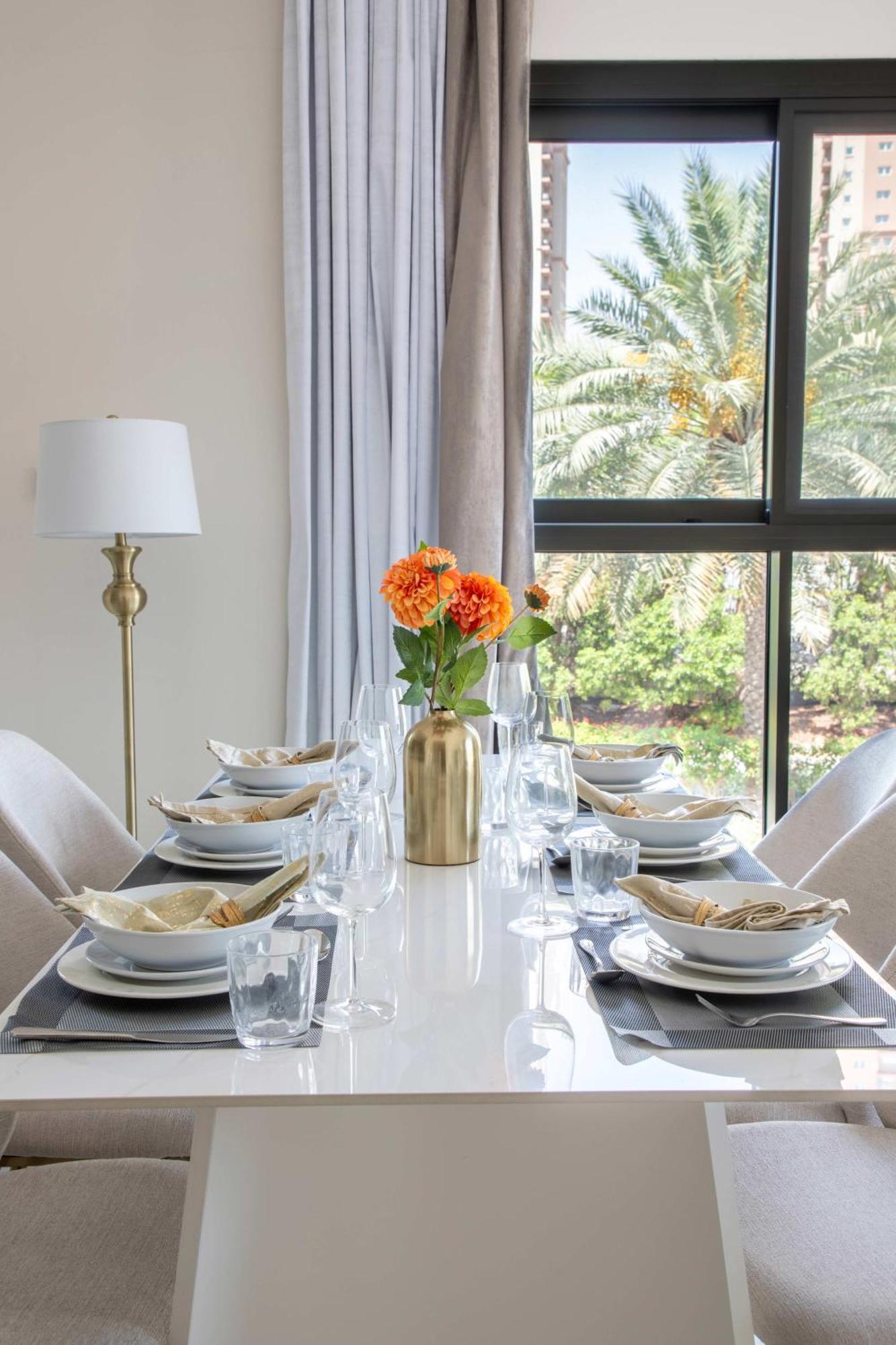 Frank Porter - Eleganz 5 By Danube Apartment Dubai