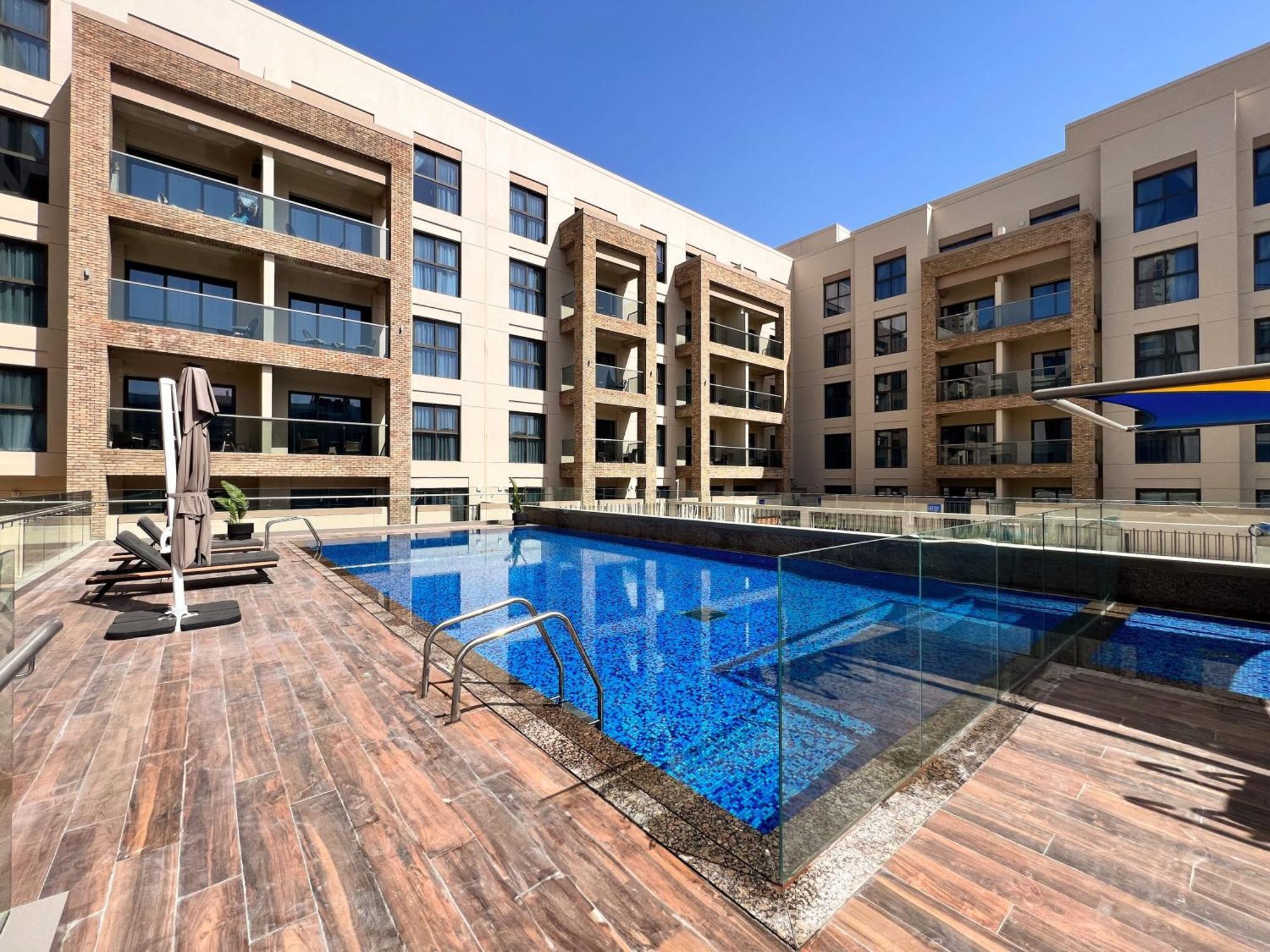 Frank Porter - Eleganz 5 By Danube Apartment