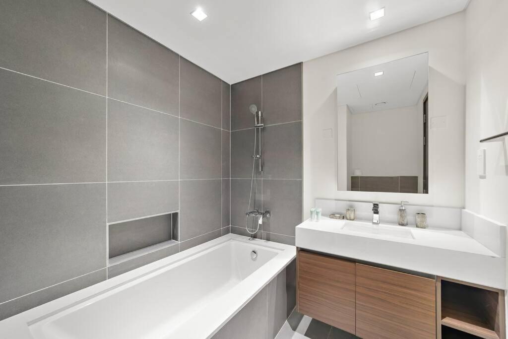Apartment Stylish 1 Bedroom High Floor In Creek Edge *