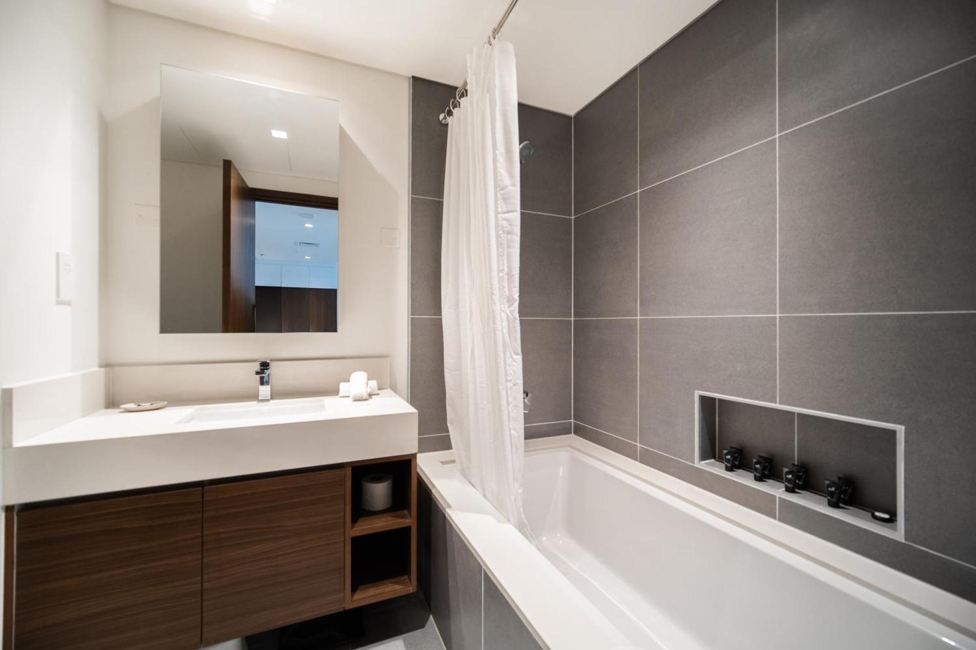 Waterfront 1br With Infinity Pool In Creek Edge T1 * Dubai