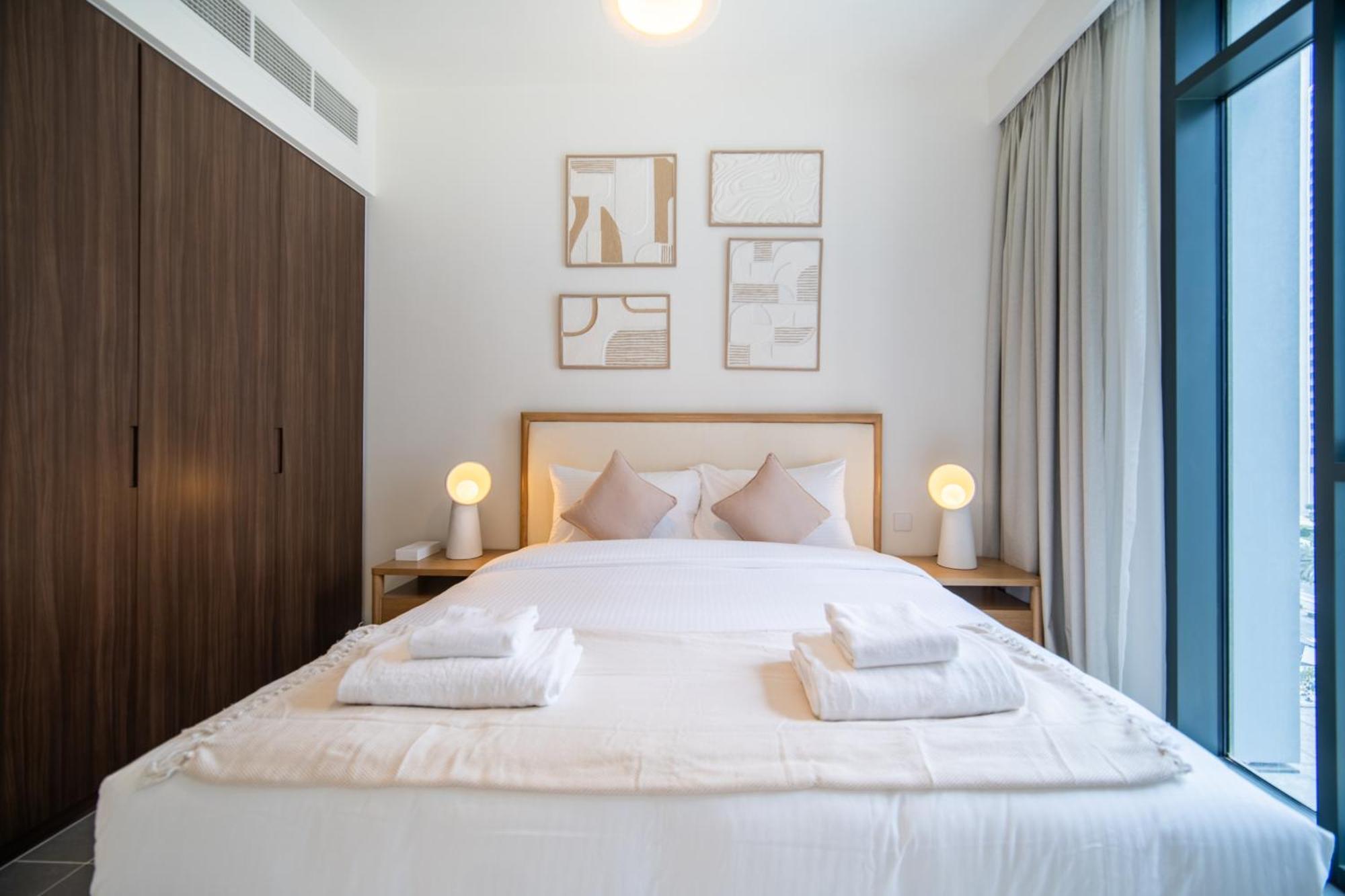 Waterfront 1br With Infinity Pool In Creek Edge T1 Apartment Dubai