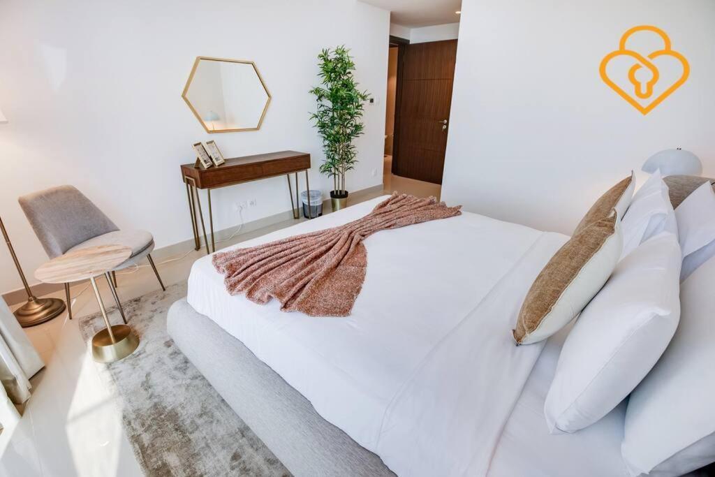 Keysplease 3 Bedroom Burj View, Mall Access Boulevard Point Tower