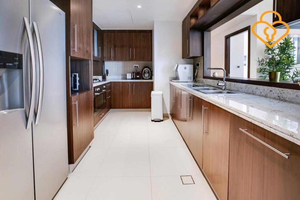 Keysplease 3 Bedroom Burj View, Mall Access Boulevard Point Tower * Dubai