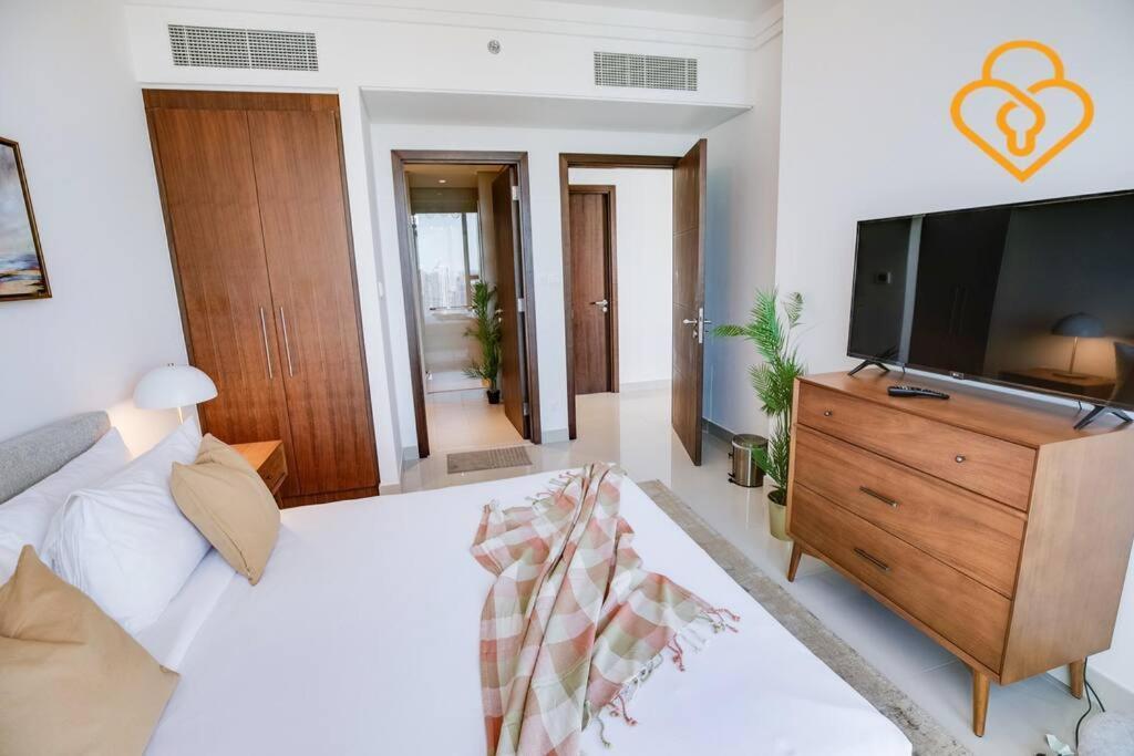 Keysplease 3 Bedroom Burj View, Mall Access Boulevard Point Tower *