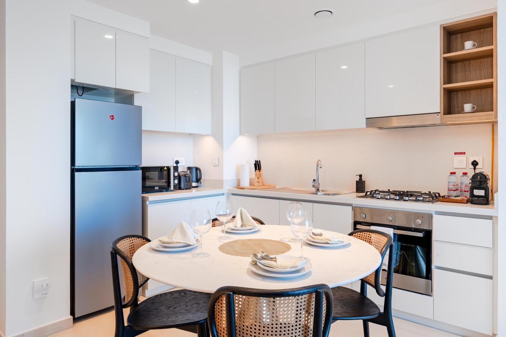 Elegant 1br Premium Near Mall Apartment Dubai
