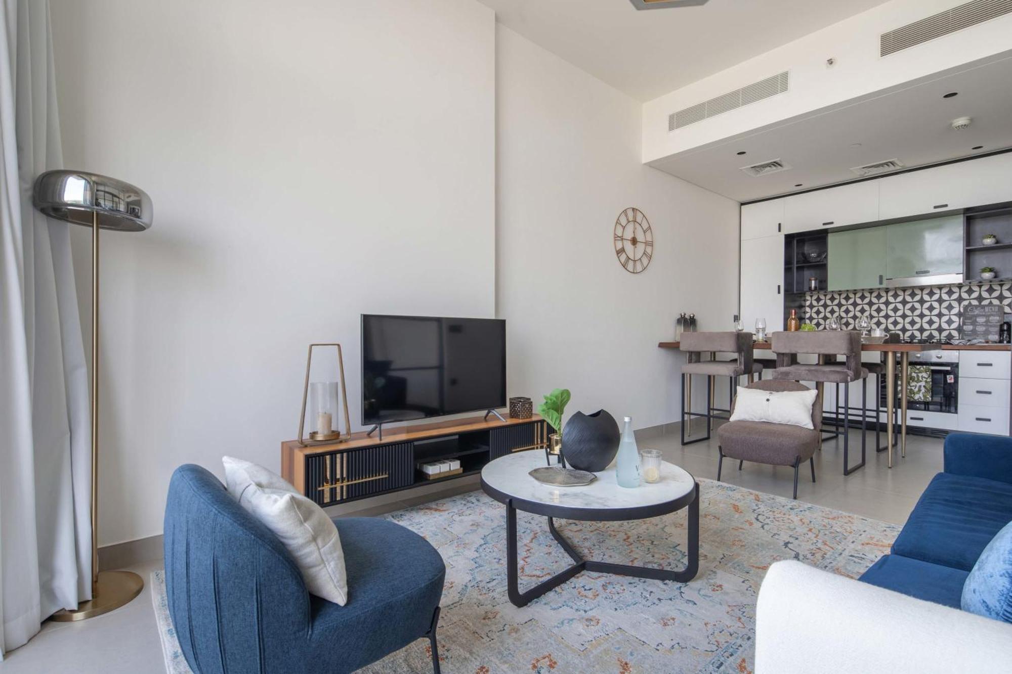 Frank Porter - Collective Tower 1 Apartment Dubai