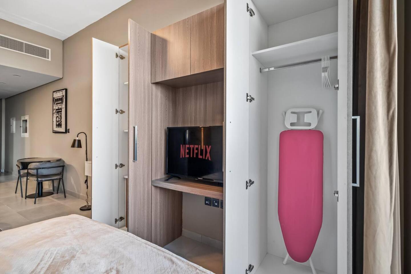 Family Friendly - Center Location Apartment Dubai