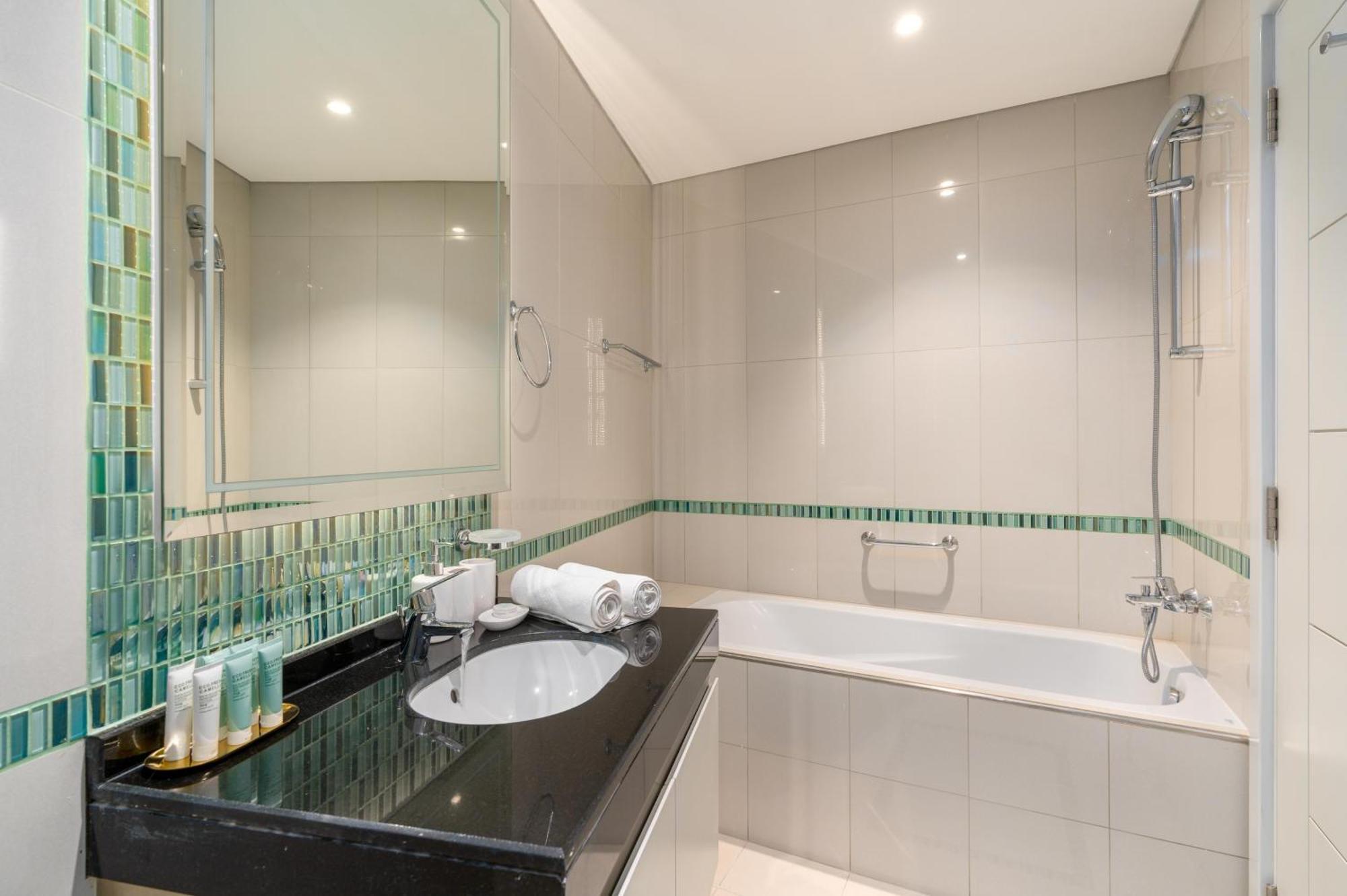 Apartment Sea View & Marina - 2br - Cityapartmentstay *