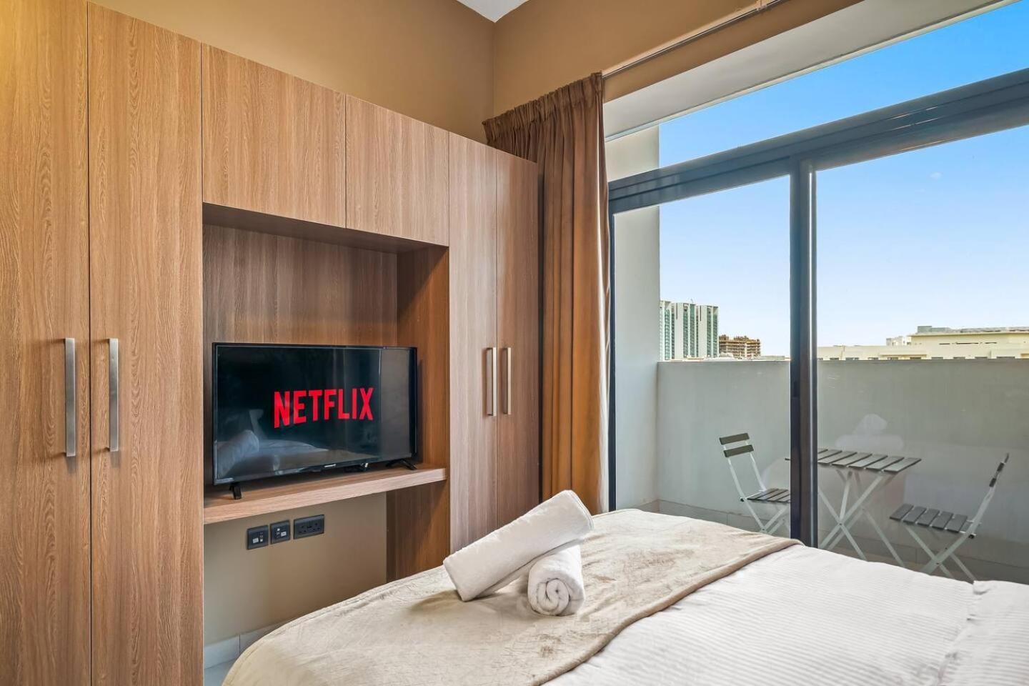 Family Friendly - Center Location Apartment Dubai