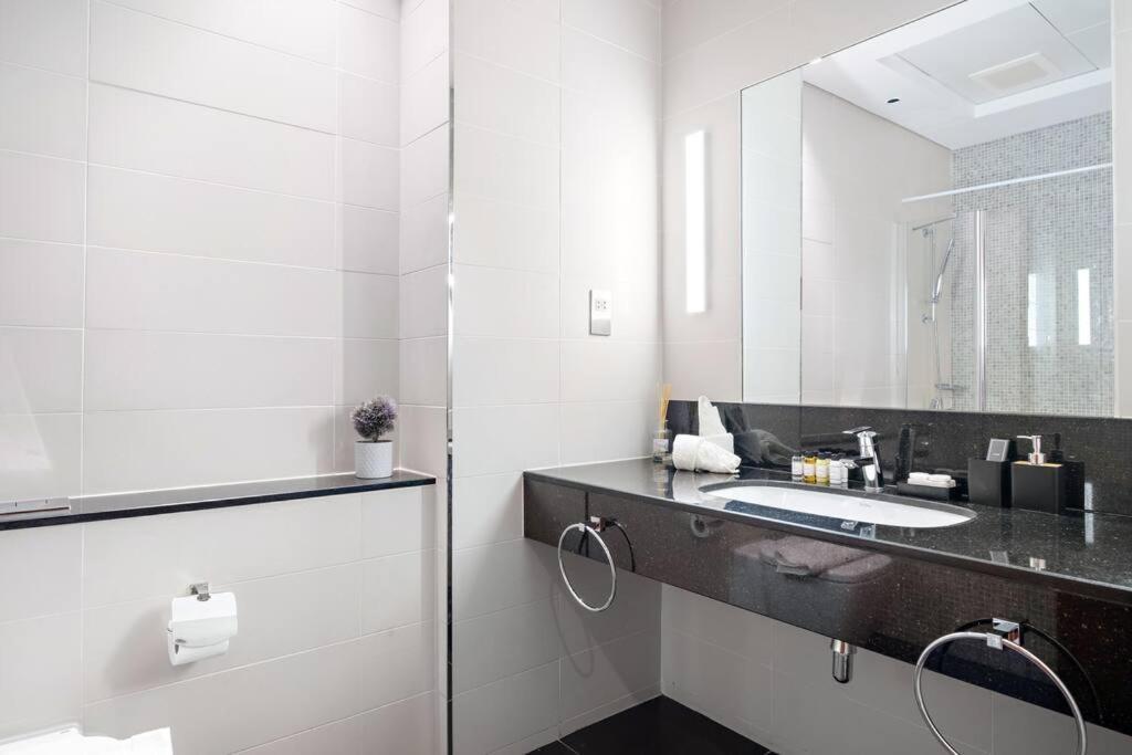 First Class 1br Elegance In Difc Apartment