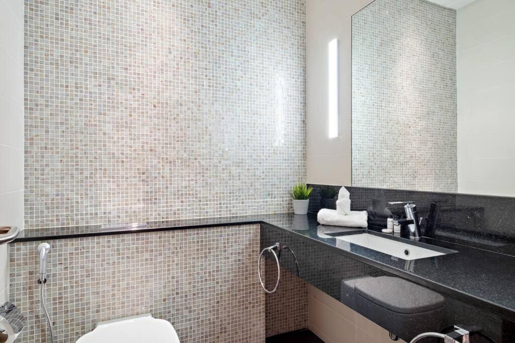 First Class 1br Elegance In Difc Apartment *