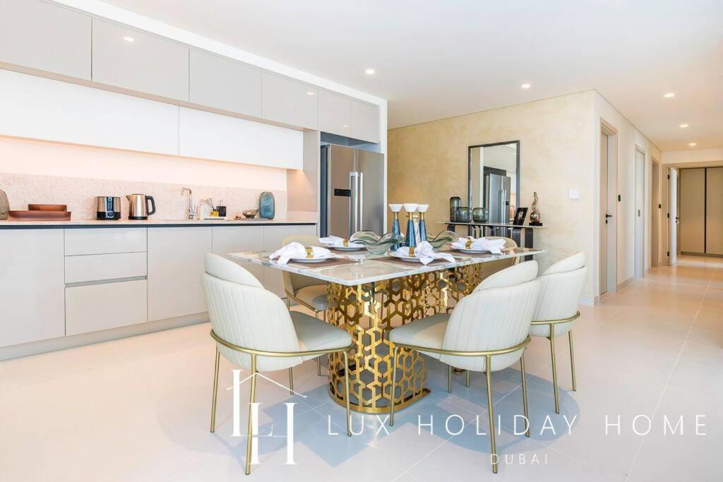 Lux The Marina Vista Beachfront 3 Apartment