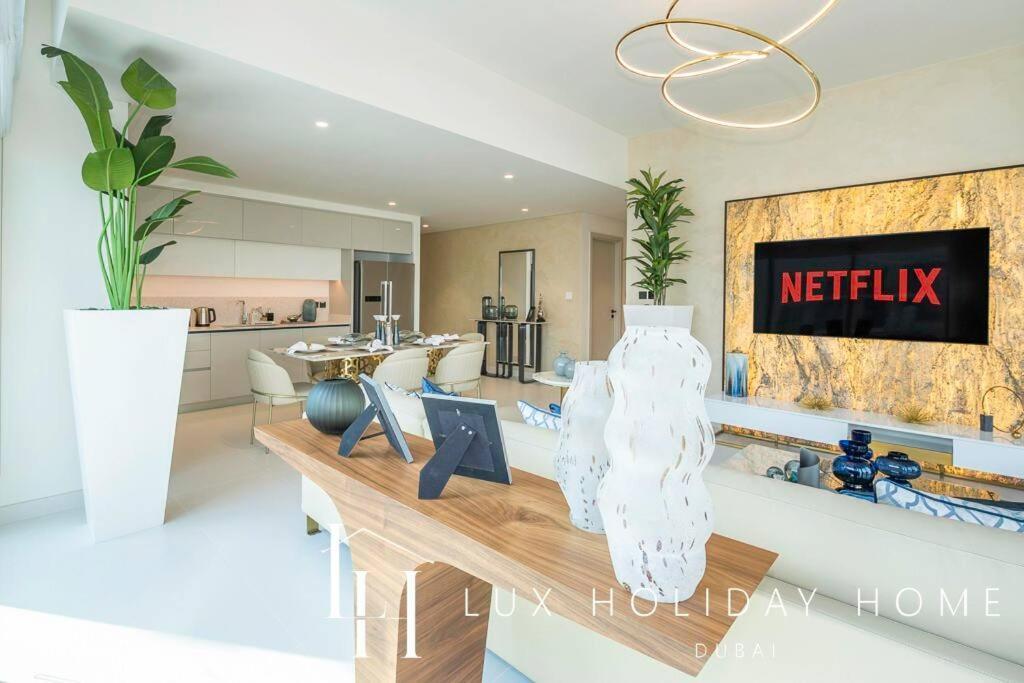 Lux The Marina Vista Beachfront 3 Apartment *