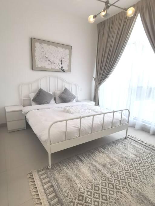 Like - 403 1br Will Amazing Swimming Pool View * Dubai