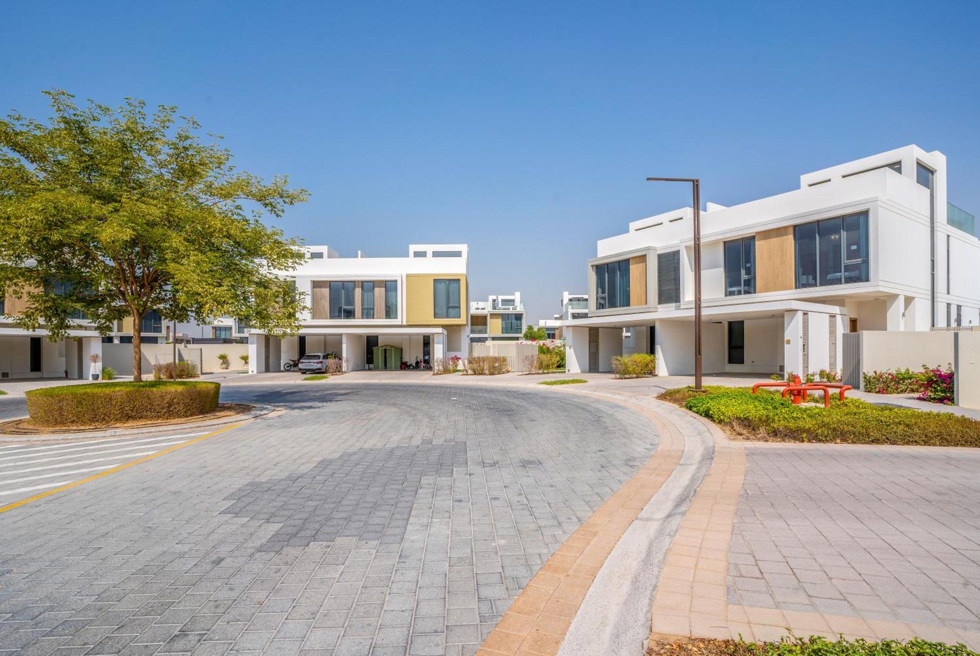New Arabian Hills Villa- 3 Bedroom & Maid Golf Grove With Private Pool Dubai