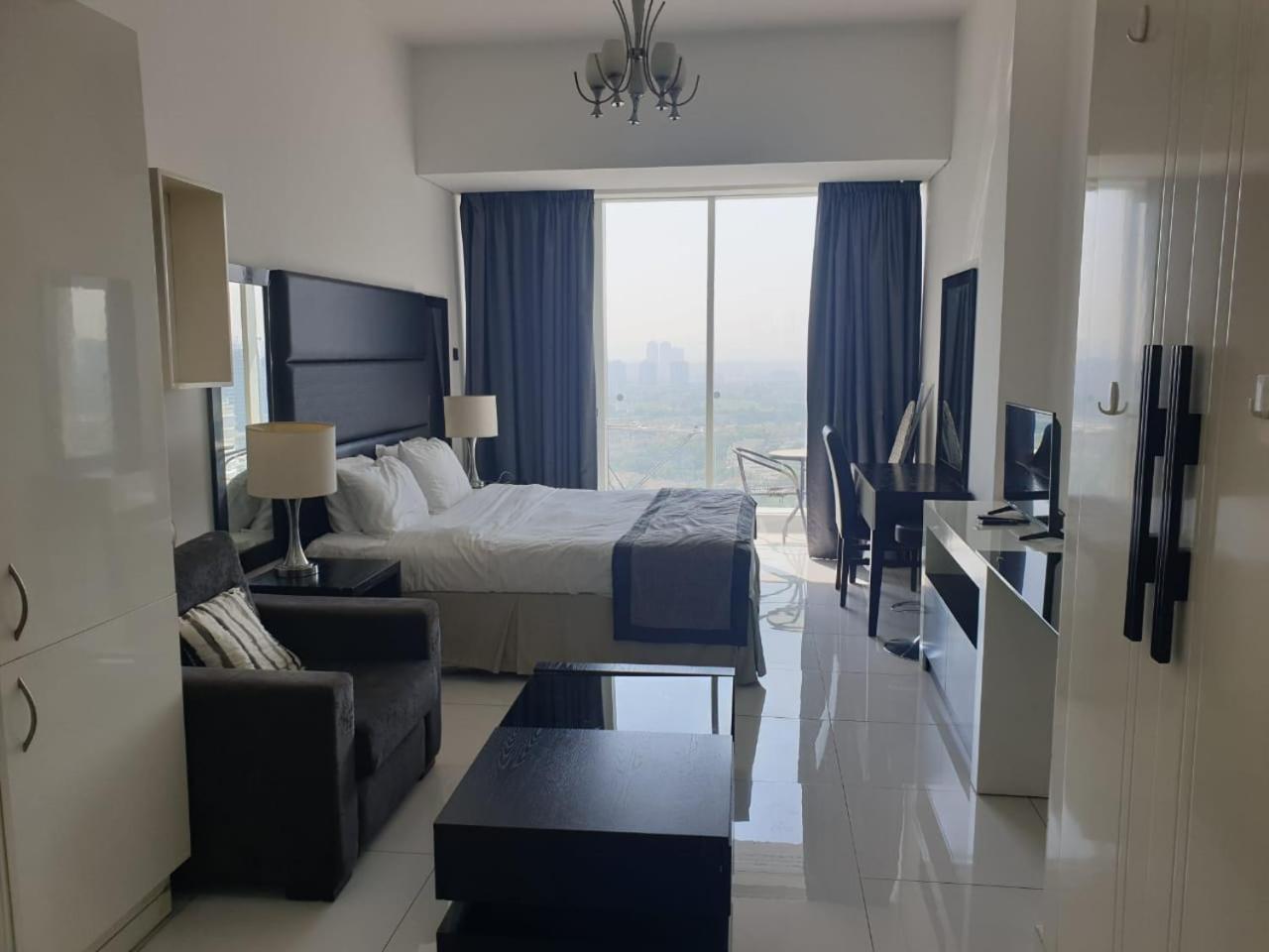 Radiant With Golf Views In Sports *