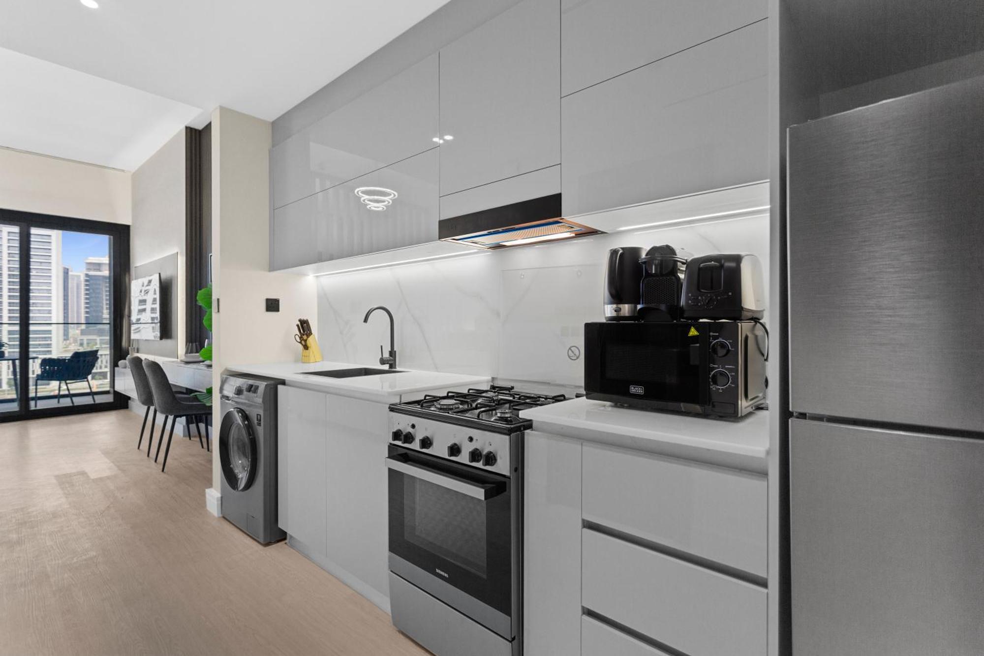 Apartment Retreat With Canal And Burj Khalifa Views