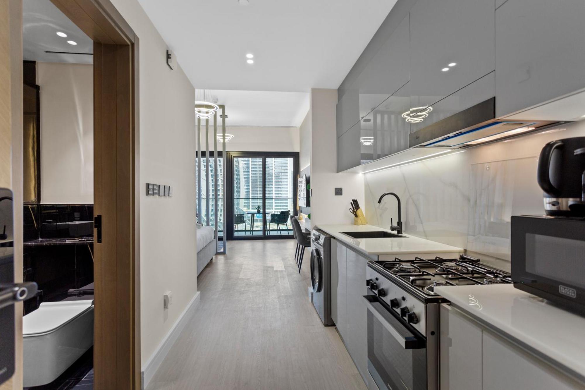 Retreat With Canal And Burj Khalifa Views Apartment Dubai