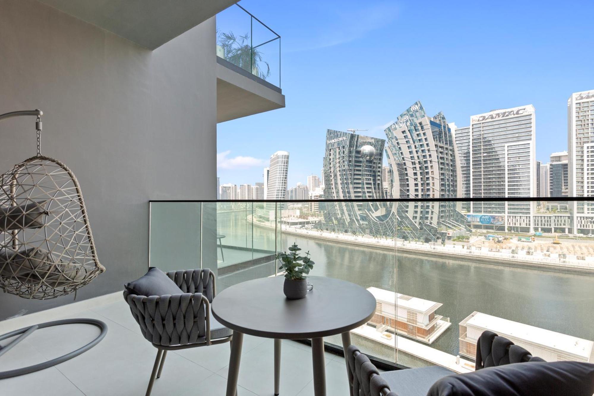 Retreat With Canal And Burj Khalifa Views * Dubai