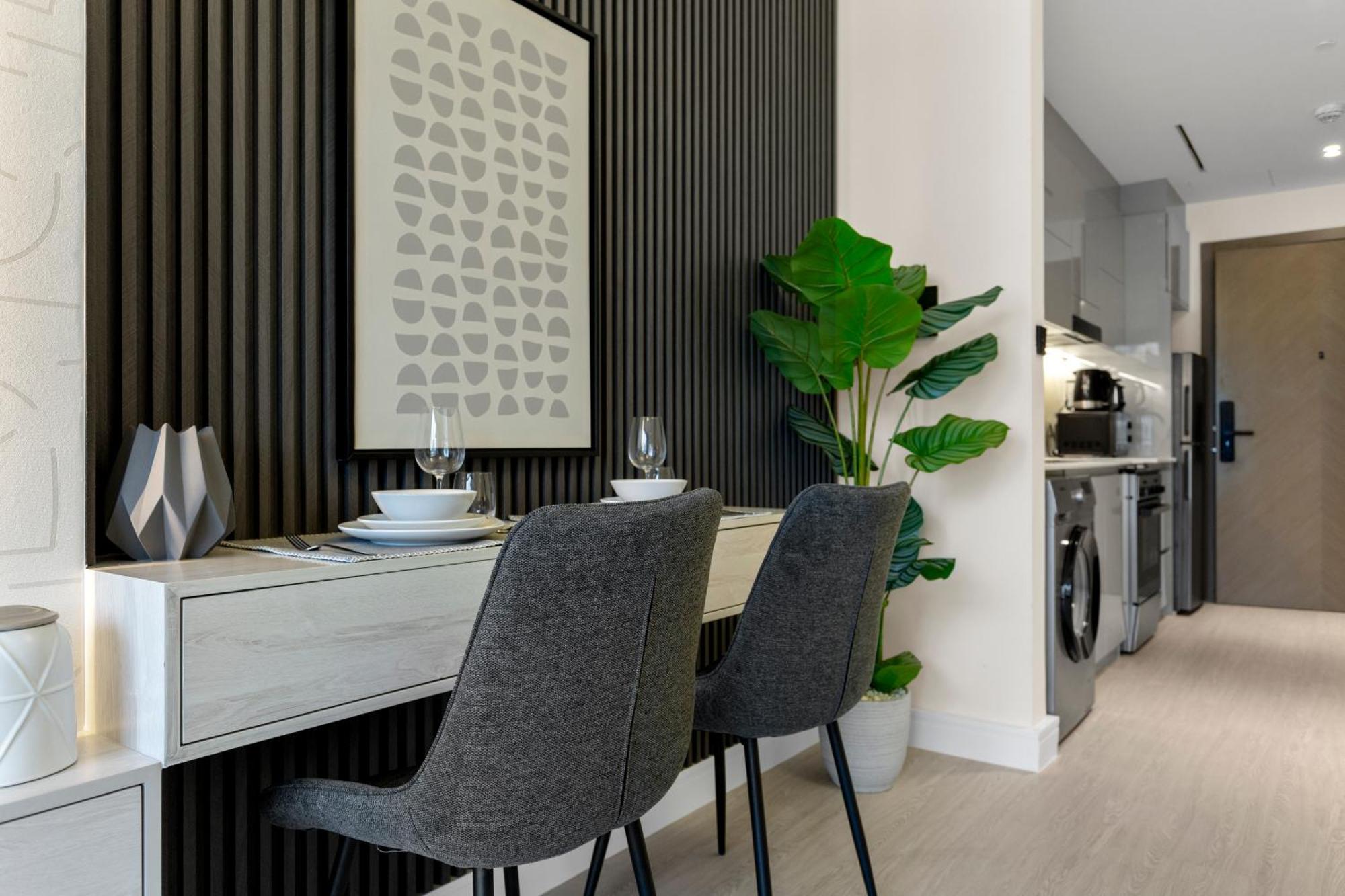 Retreat With Canal And Burj Khalifa Views Apartment Dubai