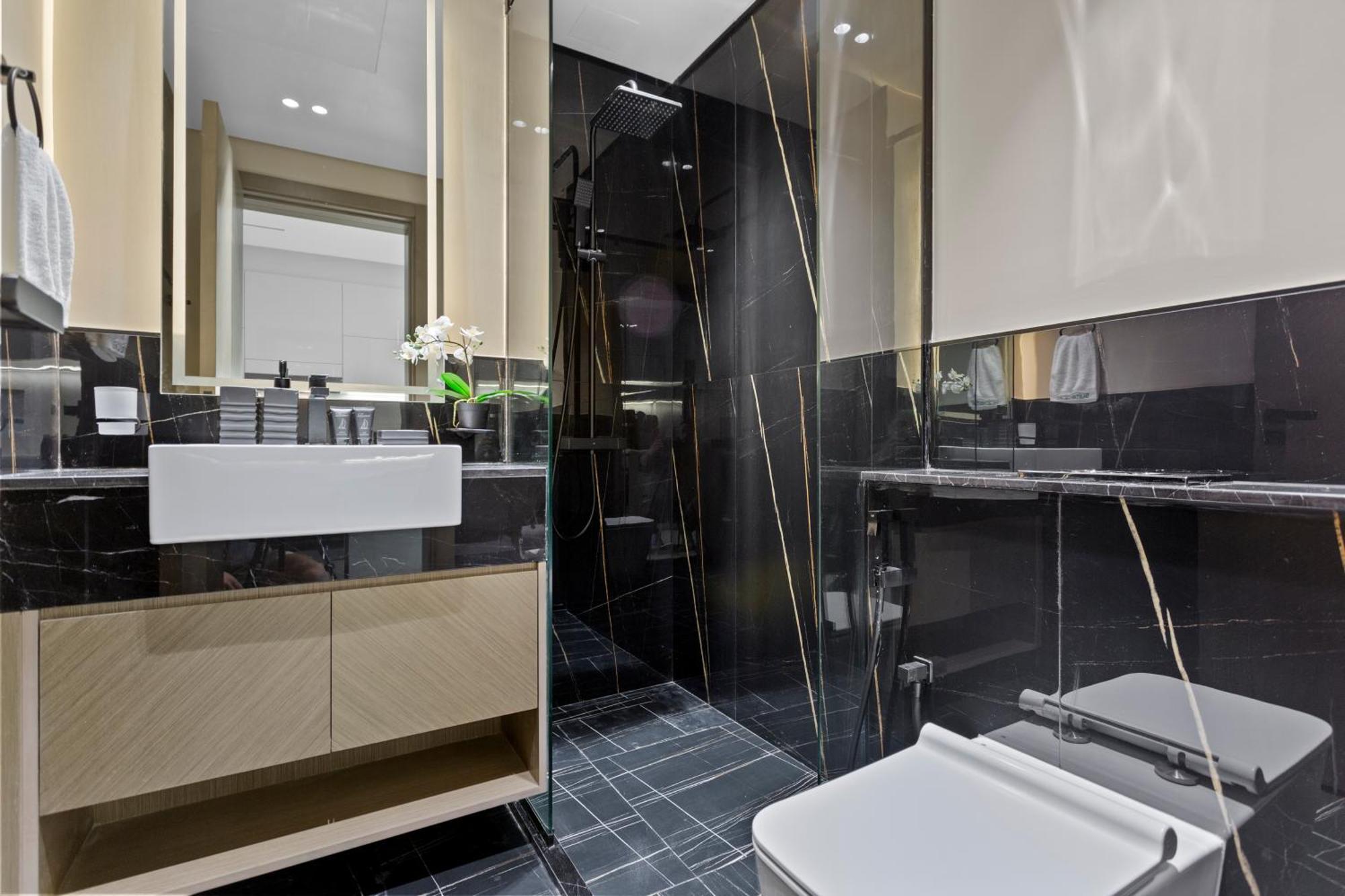 Retreat With Canal And Burj Khalifa Views Apartment Dubai