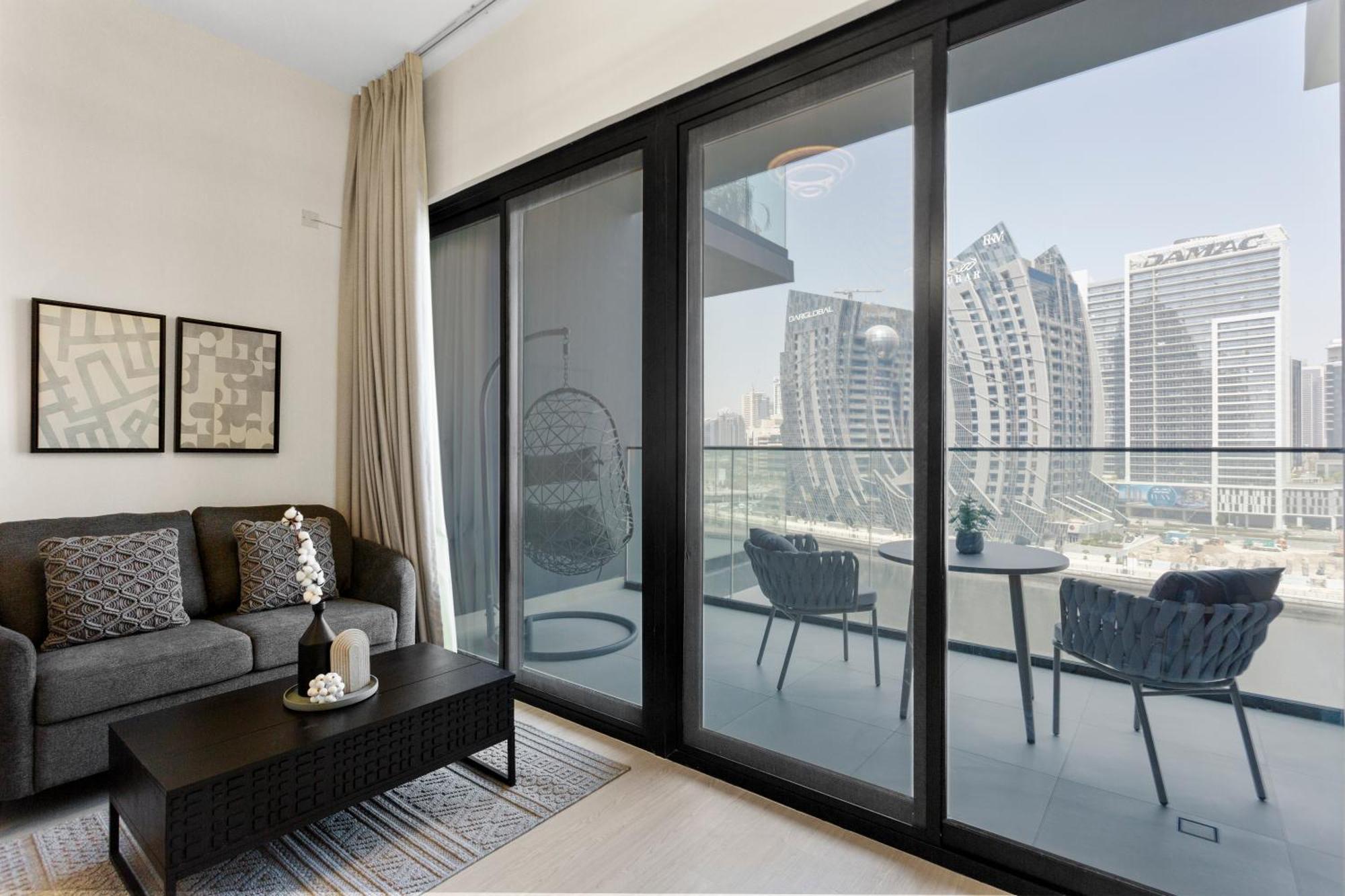 Apartment Retreat With Canal And Burj Khalifa Views
