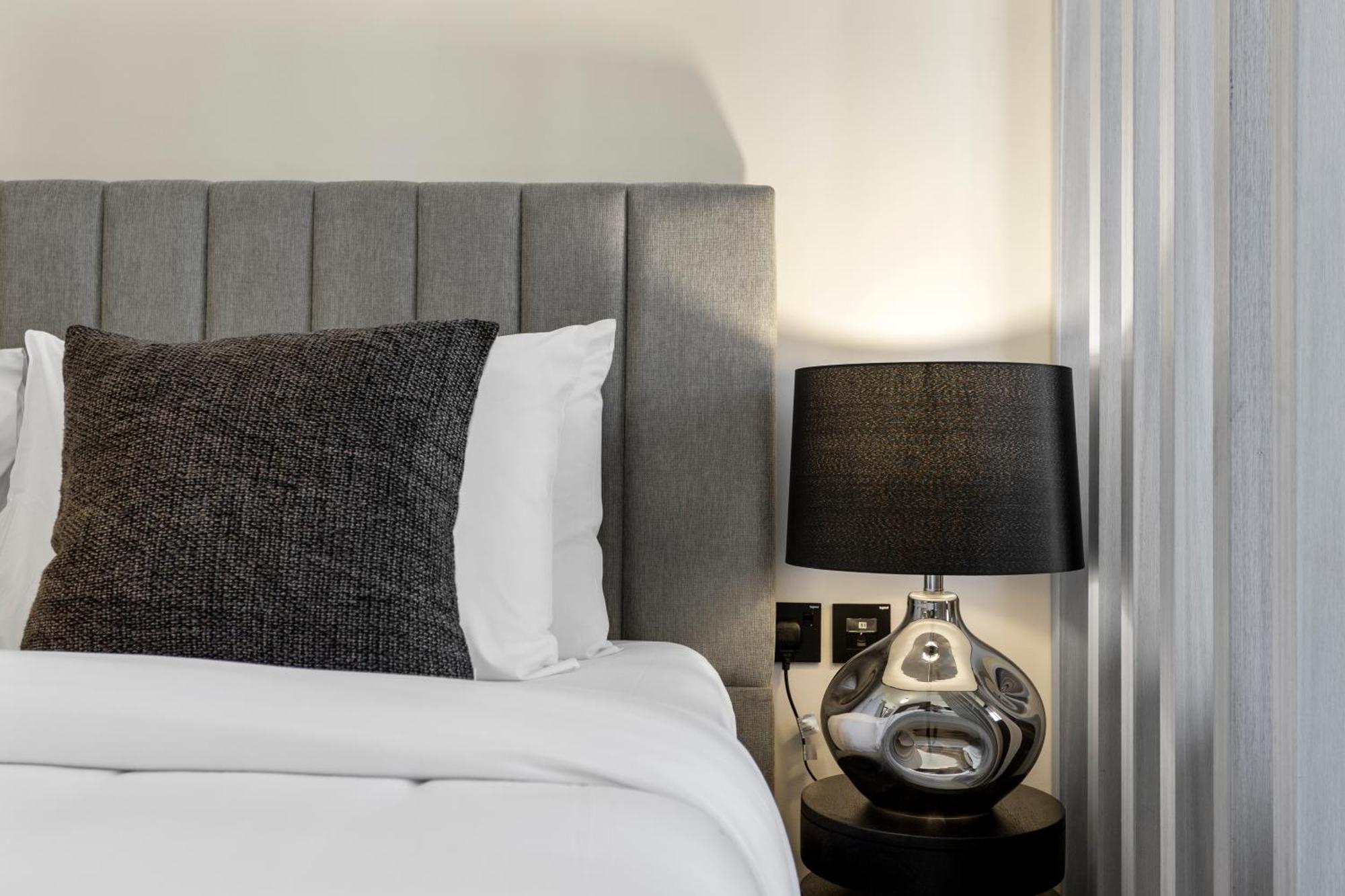 Retreat With Canal And Burj Khalifa Views Apartment *