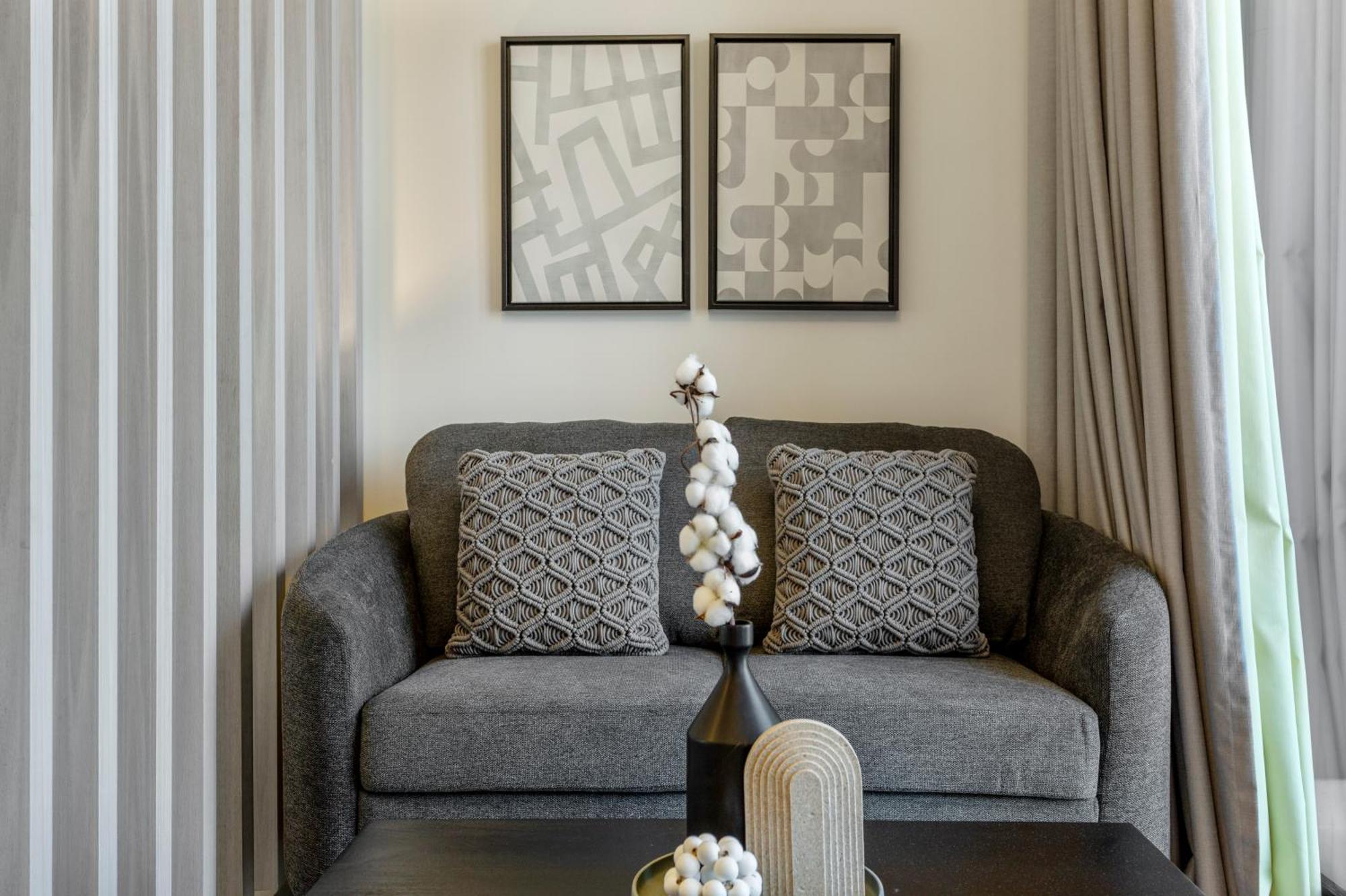 Retreat With Canal And Burj Khalifa Views Apartment *