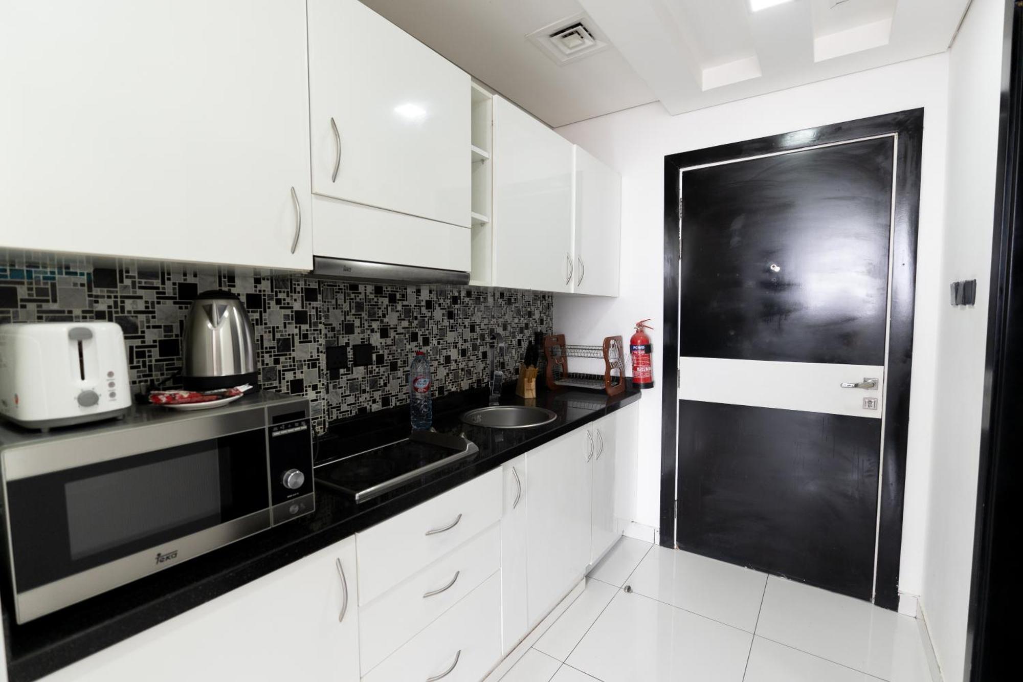 Spacious Golf Course View Balcony Apartment Dubai