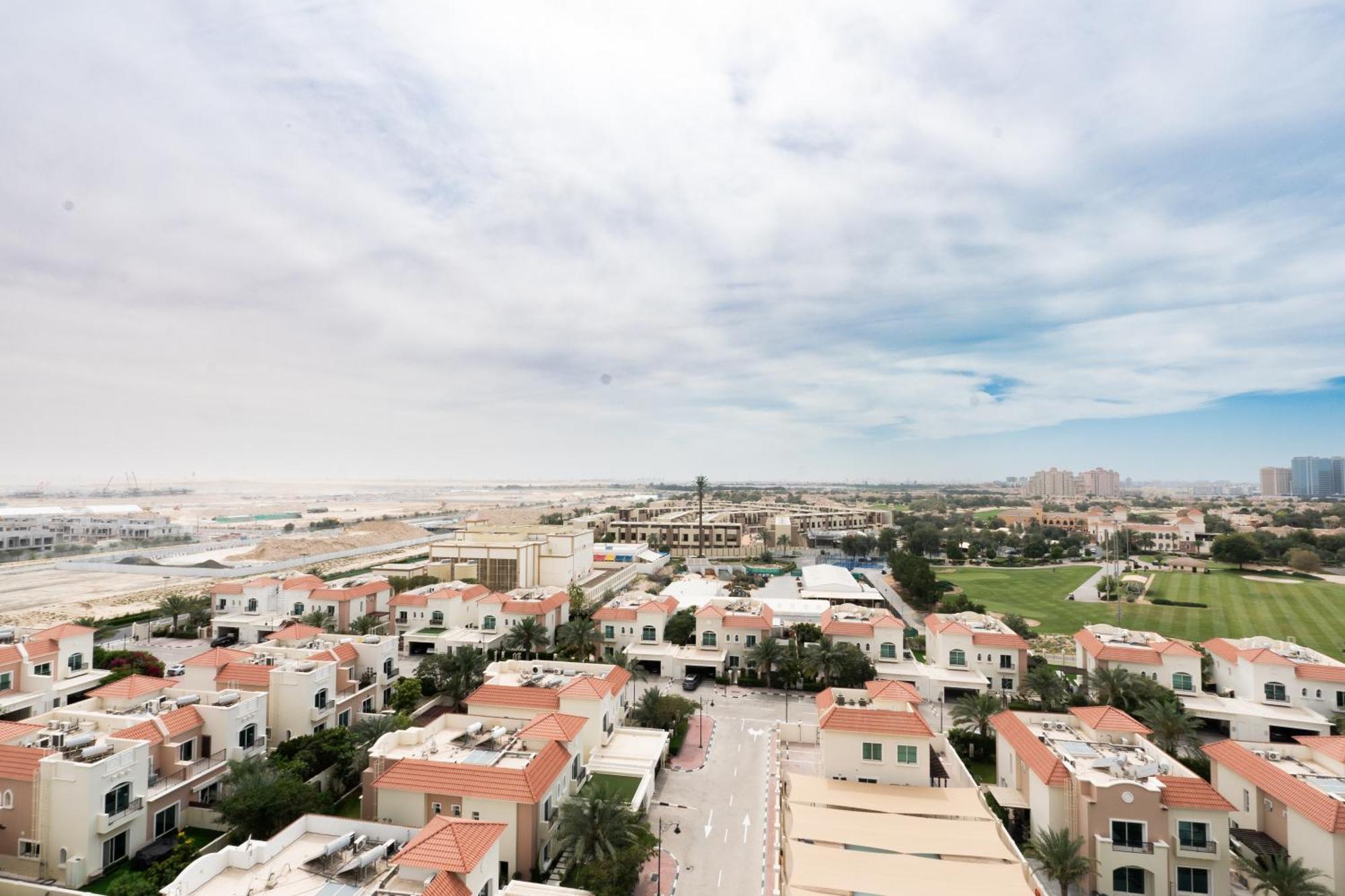 Spacious Golf Course View Balcony Apartment Dubai