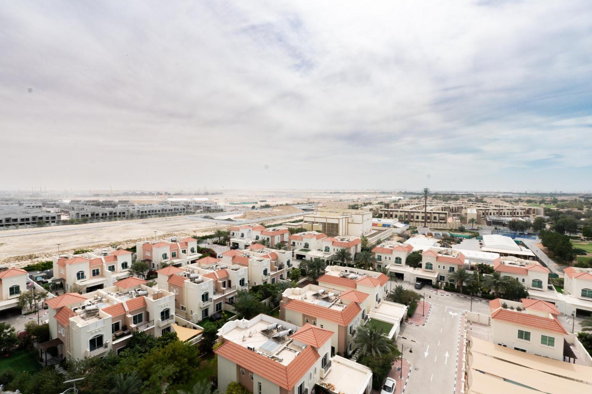 Spacious Golf Course View Balcony * Dubai