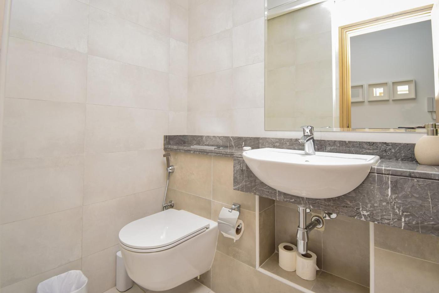 Spacious 1br With Balcony & Rooftop Pool The Bay Business Bay * Dubai