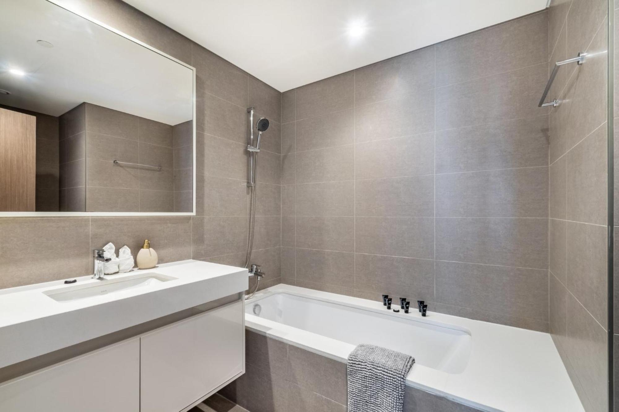 Exclusive 2 & 4 Bedroom With Burj Khalifa - Fountain And Views By Meerak Apartment
