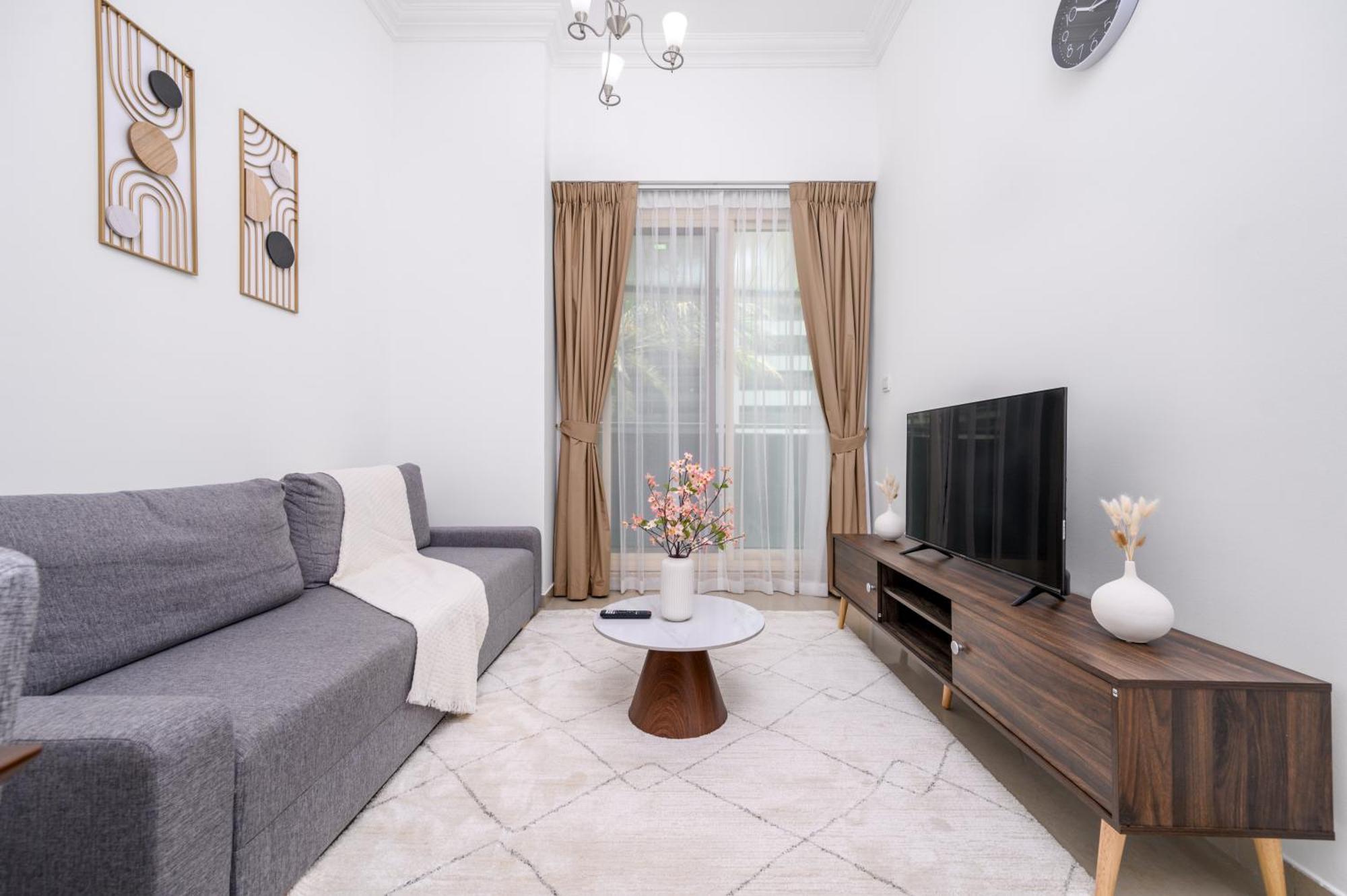 Luxurious 1-bedroom In Marina Apartment *