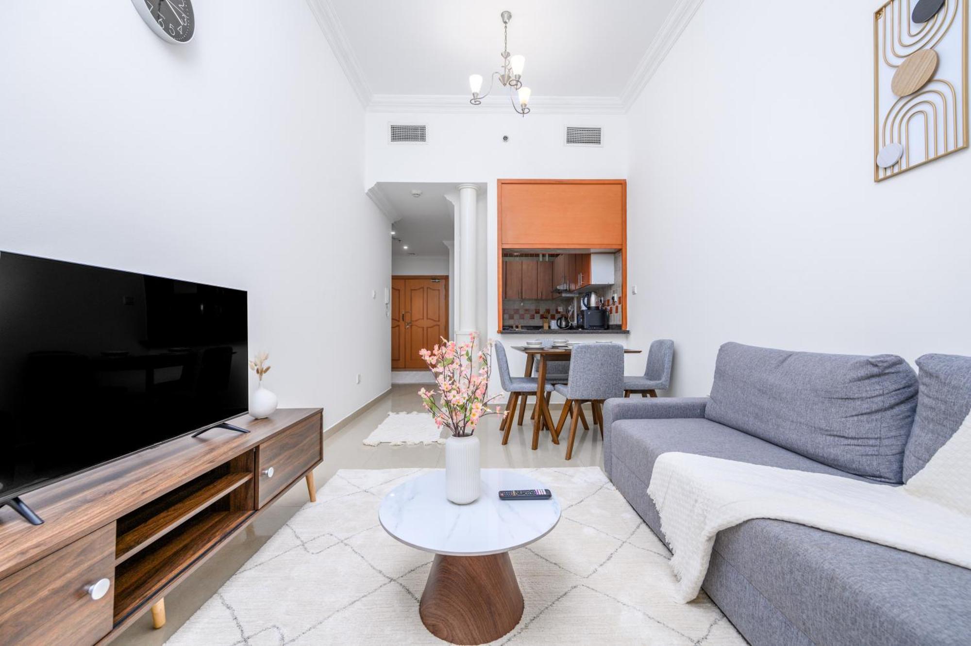 Luxurious 1-bedroom In Marina *